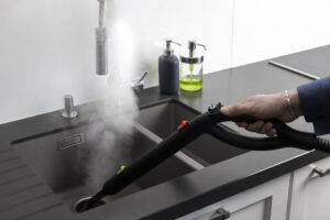 Comment la vapeur sèche améliore l’hygiène de votre cuisine